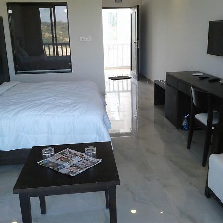 The Meera Hotel Derol 외부 사진