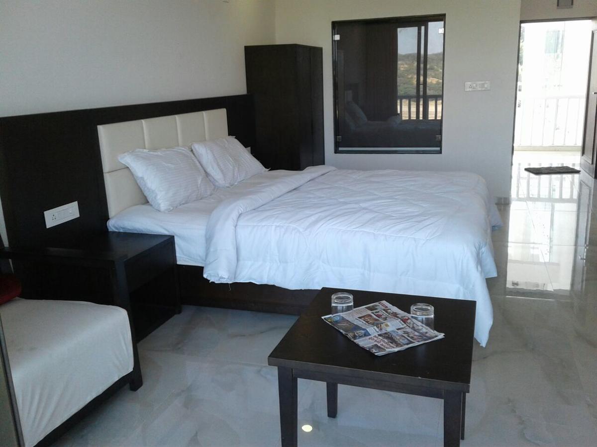 The Meera Hotel Derol 외부 사진